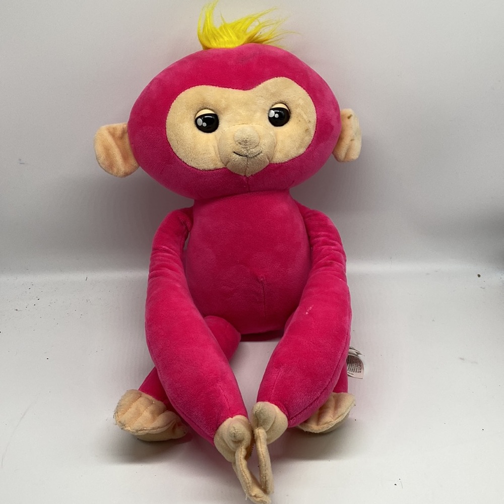 Fingerlings HUGS BELLA Plush Monkey Stuffed Animal